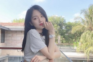 吴宣仪清新甜美生活照，展现完美身材