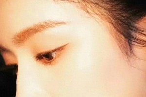 苏晓彤甜美写真：邻家女孩治愈笑容俘获人心