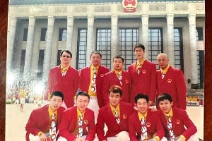 国乒教练肖战晒08奥运合照，18年变迁引回忆