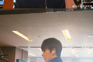 李昀锐新发色引热议，阳光帅气获赞