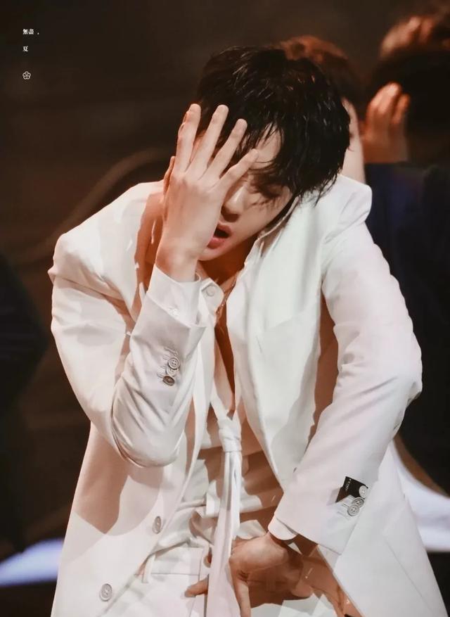 王一博现代舞表演